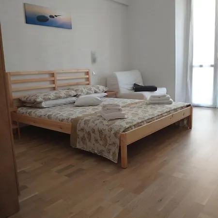 Endless Summer Apartment *
